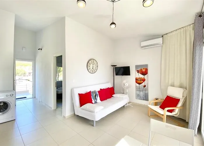 Majestic Iona Daire Asprovalta