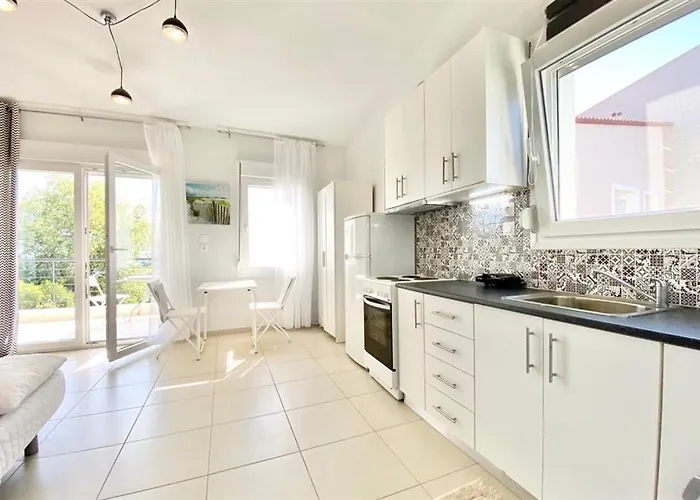 Majestic Iona Daire Asprovalta