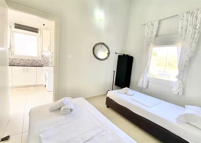 Majestic Iona Daire Asprovalta